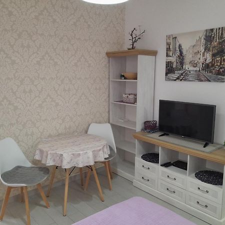 Apartments Aleksic บาร์ ภายนอก รูปภาพ