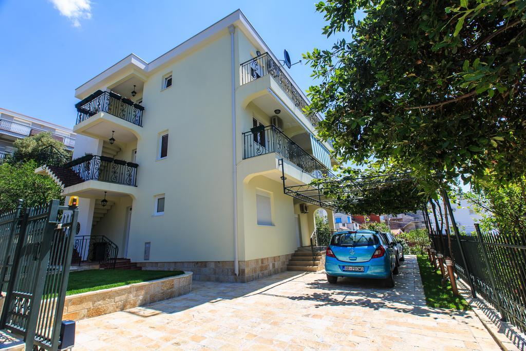 Apartments Aleksic บาร์ ภายนอก รูปภาพ